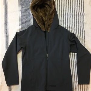 Marmot shell with fur ruff